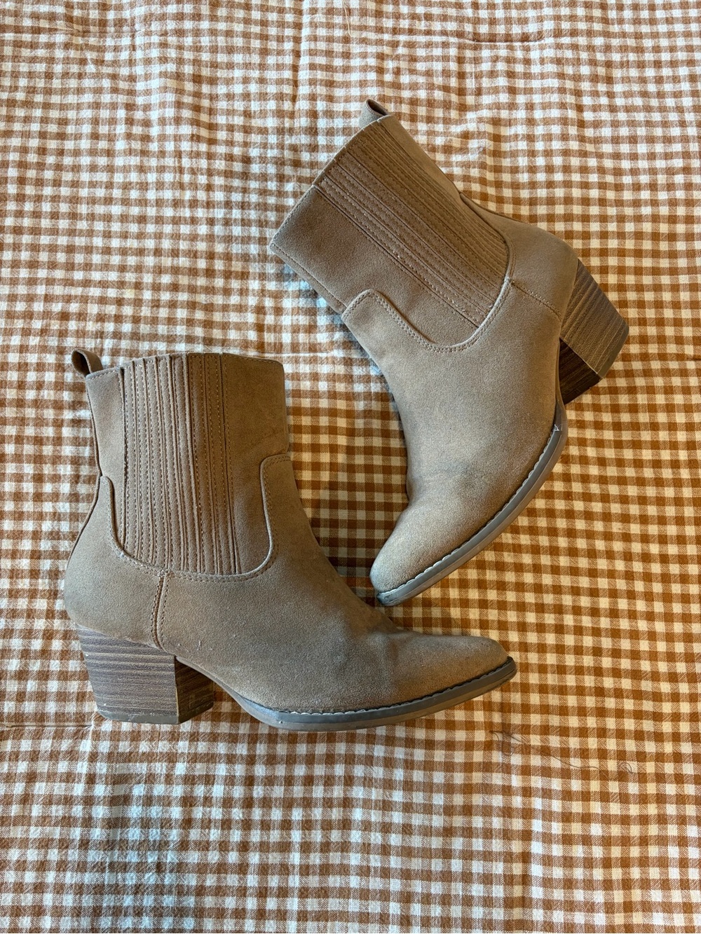 🤎 Universal Thread Taupe Faux Suede Ankle Booties